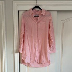 Vineyard Vines performance coverup M